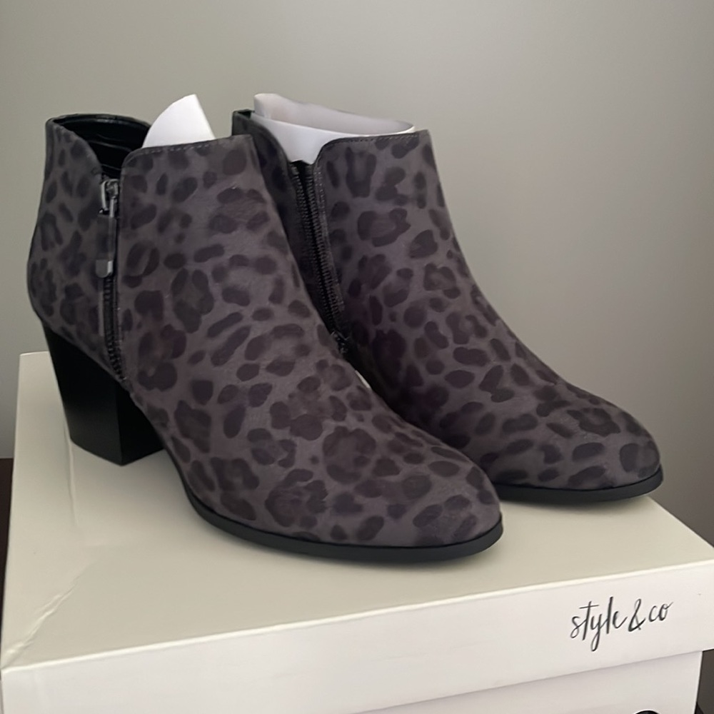 Style & Co Booties Gray Leopard